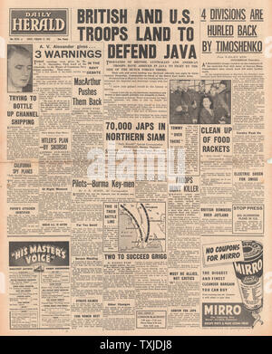 1942 front page Daily Herald les forces alliées défendre Java Banque D'Images