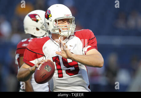 Arizona Cardinals quarterback John Skelton lance au cours de l'échauffement avant un match pré-saison contre les ours de Chicago à Soldier Field, à Chicago le 28 août 2010. UPI/Brian Kersey Banque D'Images