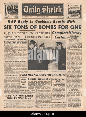 1942 front page Daily Sketch bombe RAF la France occupée Banque D'Images