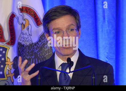 L'Allstate Président, PRÉSIDENT-DIRECTEUR GÉNÉRAL Thomas J. Wilson parle au déjeuner de travail axée sur l'amélioration de la sécurité dans les quartiers de la ville le 10 avril 2013 à Chicago. La Première Dame Michelle Obama a prononcé le discours principal lors du déjeuner pour civic et dirigeants d'entreprises qui sont en train d'élaborer un plan pour une somme de 50 millions de dollars sur cinq ans a soulevé à la violence des programmes de prévention et d'intervention, le renforcement des capacités communautaires et un fonds d'innovation pour l'essai de nouvelles approches pour répondre aux besoins de la communauté. UPI/Brian Kersey Banque D'Images