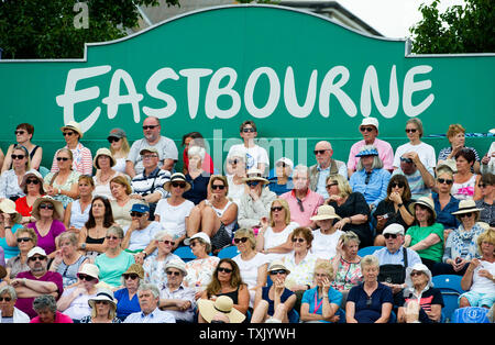 Eastbourne, Royaume-Uni. 25 Juin, 2019. Les foules à la vallée de la nature qui a eu lieu le tournoi international de tennis du Devonshire Park à Eastbourne . Crédit : Simon Dack/Alamy Live News Banque D'Images