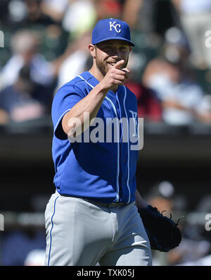 Kansas City Royals lanceur droitier Greg Holland fête ses enregistrer après la neuvième manche contre les White Sox de Chicago au U.S. Cellular Field le 23 juillet 2014 à Chicago. Les Royals défait les White Sox 2-1. UPI/Brian Kersey Banque D'Images