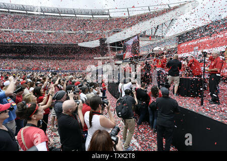 Les Blackhawks de Chicago célèbrent leur victoire de la Coupe Stanley lors d'un rassemblement à Soldier Field, le 18 juin 2015 à Chicago. Les Blackhawks défait le Lightning de Tampa Bay 4-2 jeux pour remporter la Coupe Stanley. Photo de Brian Kersey/UPI Banque D'Images