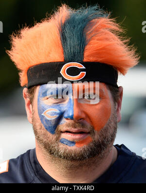 Un ventilateur des ours de Chicago se prépare pour son ouverture à domicile contre les Philadelphia Eagles à Soldier Field, à Chicago le 19 septembre 2016. Photo de Brian Kersey/UPI Banque D'Images