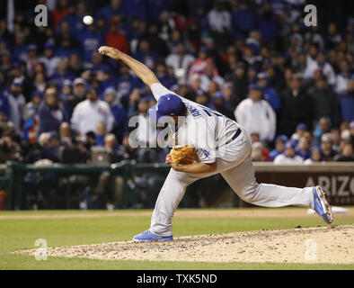 De baseball des Dodgers de Los Angeles, Kenley Jansen emplacements contre les Cubs de Chicago au cours de la neuvième manche à Wrigley Field le 12 avril 2017 à Chicago. Photo par Kamil Krzaczynski Banque D'Images