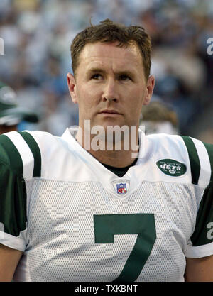 New York Jets punter Ben Mgrmla montres l'action de loin que son équipe joue les Panthers à la Bank of America Stadium à Charlotte, Caroline du Nord le 13 novembre 2005. (Photo d'UPI/Nell Redmond) Banque D'Images
