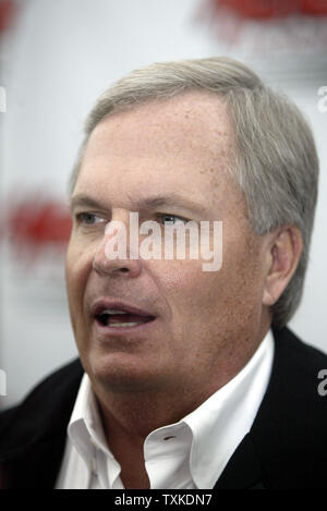 Rick Hendrick, le propriétaire de l'équipe Hendrick Motorsports, examine les perspectives de la prochaine saison de course pendant la NASCAR Nextel Cup Media Tour s'arrêtent à la Hendrick Motorsports siège à Concord, Caroline du Nord le 24 janvier 2007. (Photo d'UPI/Nell Redmond) Banque D'Images