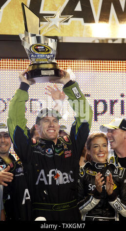 Carl Edwards célèbre remportant la NASCAR Sprint Cup Series All-Star Race au Charlotte Motor Speedway à Concord, Caroline du Nord le 21 mai 2010. UPI/Nell Redmond . Banque D'Images