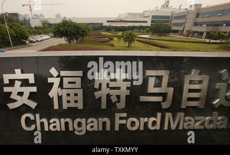 Chang'an automobile de l'usine Ford de l'assemblée à Chongqing le 25 août 2010. Chang'an Ford Ford Motor Company's Chine location de décision joint venture. La Chine est le marché automobile par nombre de véhicules vendus, et les constructeurs automobiles sont à la recherche pour le pays à revenus d'entraînement au milieu de la faiblesse de la demande mondiale. UPI/Stephen Shaver Banque D'Images