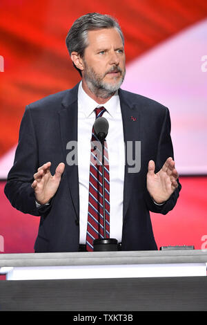 Jerry Falwell, Jr., Président de la Liberty University, parlant au dernier jour de la Convention nationale républicaine à Quicken Loans Arena de Cleveland, Ohio, le 21 juillet 2016.Le GOP fin leur congrès ce soir avec Donald Trump et Mike Pence représentant les républicains contre le Parti démocratique billet. Photo par Kevin Dietsch/UPI Banque D'Images