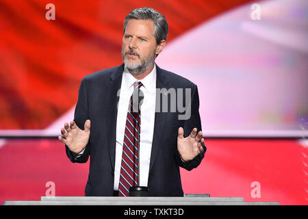 Jerry Falwell, Jr., Président de la Liberty University, parlant au dernier jour de la Convention nationale républicaine à Quicken Loans Arena de Cleveland, Ohio, le 21 juillet 2016.Le GOP fin leur congrès ce soir avec Donald Trump et Mike Pence représentant les républicains contre le Parti démocratique billet. Photo par Kevin Dietsch/UPI Banque D'Images