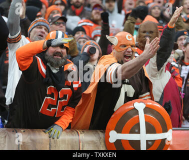 Cleveland Brown's fans cheer durant la seconde moitié contre les Cincinnati Bengals au stade FirstEnergy à Cleveland le 23 décembre 2018. Photo par Aaron Josefczyk/UPI Banque D'Images