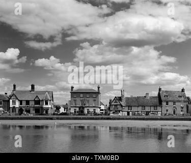 L'Couseway Godmanchester Cambridgeshire Angleterre à partir de la prairie de l'eau sur la rivière Great Ouse Banque D'Images