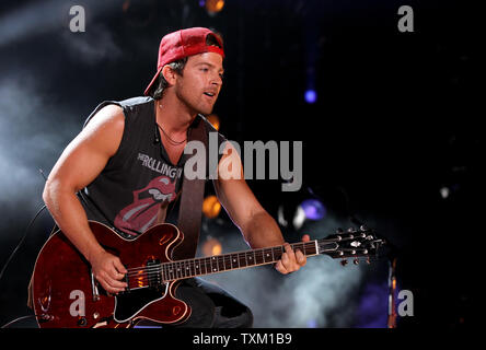 Kip Moore effectue pendant le CMA Music Festival à LP Field de Nashville le 7 juin 2013. UPI/Terry Wyatt Banque D'Images