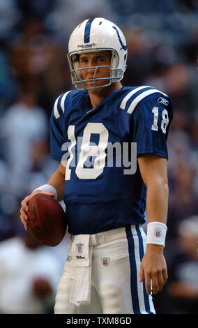 Indianapolis Colts quarterback Payton Manning se réchauffe avant le match à Dallas Cowboys Texas Stadium à Irving, TX le 19 novembre 2006. Les Cowboys remis les Colts leur première défaite de la saison 21-14. (Photo d'UPI/Ian Halperin) Banque D'Images