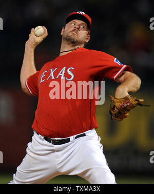 Texas Rangers pitcher Kevin Millwood lance contre les Mariners de Seattle le 12 septembre 2009 au Rangers Ballpark in Arlington, Texas. (UPI/Ian Halperin) Banque D'Images
