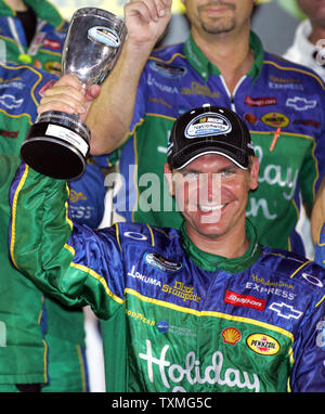 Clint Bowyer, célèbre remportant la série NASCAR Nationwide Jalapeno Métro 250 à Daytona International Speedway de Daytona Beach, Floride le 3 juillet 2009. (Photo d'UPI/Tchad Cameron) Banque D'Images