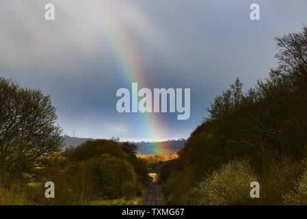 Arc-en-ciel sur le chemin de fer Banque D'Images