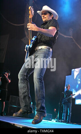 Brad Paisley effectue au centre de l'océan dans la région de Daytona Beach, Floride le 12 août 2010. UPI/Michael Bush Banque D'Images