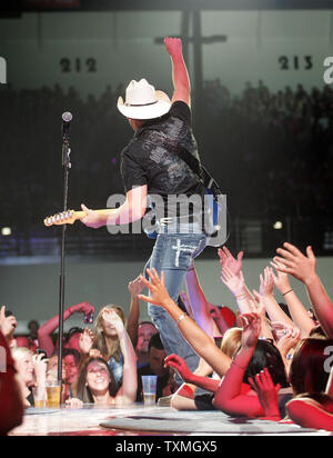 Brad Paisley effectue au centre de l'océan dans la région de Daytona Beach, Floride le 12 août 2010. UPI/Michael Bush Banque D'Images