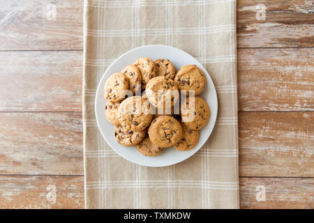 Close up of oatmeal cookies on plate Banque D'Images