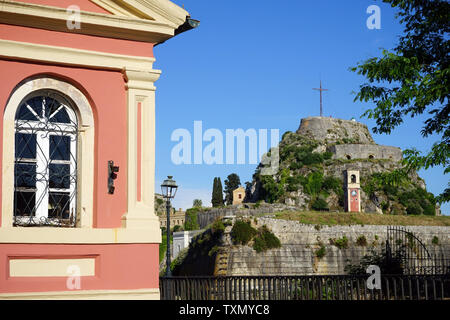 Corfou, Grèce - CIRCA MAI 2019 Fenêtre et le vieux fort Banque D'Images