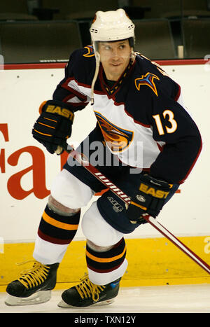 Atlanta Thrashers Vyacheslav Kozlov l'aile gauche de la Russie au cours de l'échauffement des patins avant match contre l'Avalanche du Colorado au Pepsi Center de Denver, le 8 février 2007. Kozlov a marqué deux buts et deux passes posté dans des hôpitaux de la région à une victoire 6-3 sur l'Avalanche. (Photo d'UPI/Gary C. Caskey) Banque D'Images