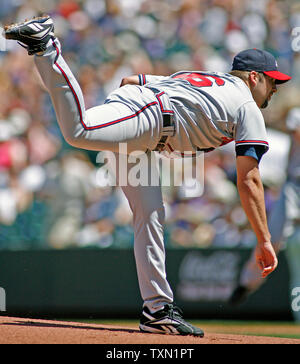 Le lanceur partant des Atlanta Braves Kyle Davies lance un terrain d'échauffement avant d'affronter les Rockies du Colorado en première manche à Coors Field le 29 avril 2007 à Denver. (Photo d'UPI/Gary C. Caskey) Banque D'Images