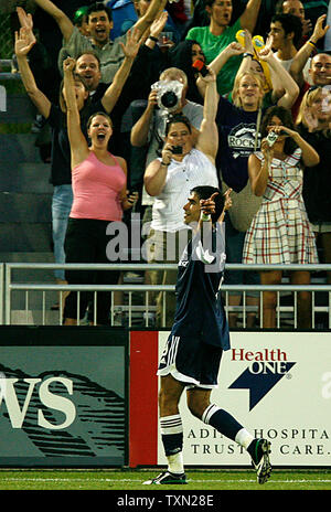 MLS All Star Juan Pablo Angel du New York Red Bulls célèbre son premier but contre la moitié au Celtic FC 2007 MLS All Star game à Dick's Sporting Goods Park à Commerce City, Colorado, le 19 juillet 2007. (Photo d'UPI/Gary C. Caskey) Banque D'Images