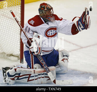 Gardien de but des Canadiens de Montréal Jaroslav Halak fait une sauvegarde contre l'Avalanche du Colorado au cours de la troisième période à la Pepsi Center de Denver le 13 février 2009. Beat Montréal Colorado 3-2. (Photo d'UPI/Gary C. Caskey) Banque D'Images