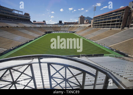 Folsom Field d'une capacité de 53, 613 est le terrain d'accueil pour les buffles du Colorado à Boulder, Colorado, le 7 août 2010. Le Colorado est appelé à jouer sa dernière grande 12 horaire de la conférence avant de commencer jouer dans le CIP 10 l'année prochaine. UPI/Gary C. Caskey Banque D'Images