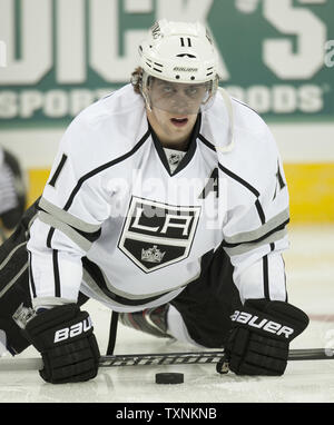 Los Angeles Kings center Anze Kopitar chauffe lors la avant de jouer l'Avalanche du Colorado au centre Pepsi le 22 janvier 2013 à Denver. UPI/Gary C. Caskey Banque D'Images