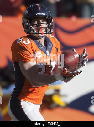 Denver Broncos le receveur Wes Welker se réchauffe avant de jouer contre les Chargers de San Diego dans l'AFC Divisional Match à Sports Authority Field at Mile High à Denver le 12 janvier 2014. Le gagnant de ce match divisionnaire fera face à la New England Patriots dans l'AFC Championship game. UPI/Gary C. Caskey Banque D'Images