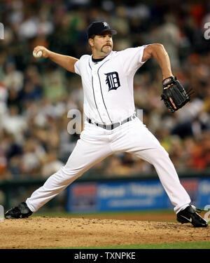 Fermeture des Detroit Tigers pitcher Todd Jones emplacements à Chicago White Sox's Jermaine Dye en neuvième manche à Comerica Park, à Détroit, Michigan le 21 août 2006. Les Tigres défait les White Sox 7-1. (Photo d'UPI/Scott R. Galvin) Banque D'Images