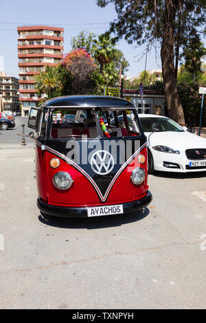 Volkswagen classique restauré des années 1960, le camping-car, voiture de mariage, Place de l'Europe Juin 2019 Larnaca, Chypre Banque D'Images