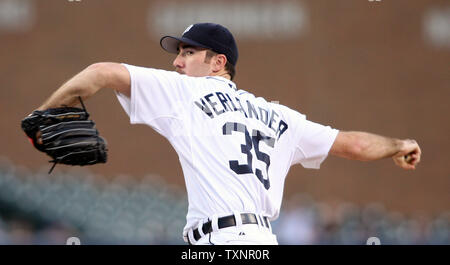 Le lanceur partant des Detroit Tigers Justin Verlander emplacements aux Rangers du Texas' Gary Matthews en première manche à Comerica Park, à Détroit, Michigan le 13 septembre 2006. Les Rangers ont battu les Tigres 11-3. (Photo par Scott R. Galvin) Banque D'Images