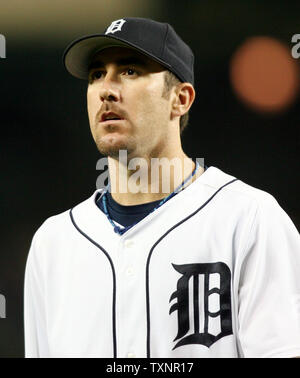 Le lanceur partant des Detroit Tigers Justin Verlander promenades retour à l'audience après avoir été tiré dans la cinquième manche contre les Rangers du Texas à Comerica Park, à Détroit, Michigan le 13 septembre 2006. Les Rangers ont battu les Tigres 11-3. (Photo par Scott R. Galvin) Banque D'Images