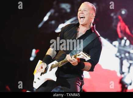 Le groupe de heavy metal Metallica Glastonbury Festival global à l'étape de la pyramide. Glastonbury Festival of Contemporary Arts de la scène est le plus grand festival de musique au Royaume-Uni, attirant plus de 135 000 personnes chaque à Pilton, Somerset. Banque D'Images