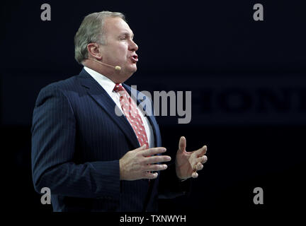 John Mendel, Vice-président de American Honda Motor Company, présente le concept car civique au 2011 North American International Auto Show, à la Cobo Center de Detroit, le 10 janvier 2011. UPI Photo/Mark Cowan Banque D'Images