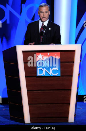 Président de la Convention nationale du parti démocrate Howard Dean offre d'ouverture au cours de la première journée de la Convention Nationale Démocratique dans le Pepsi Center de Denver le 25 août 2008. (UPI Photo/Kevin Dietsch) Banque D'Images