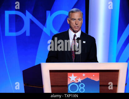 Président de la Convention nationale du parti démocrate Howard Dean offre d'ouverture au cours de la première journée de la Convention Nationale Démocratique dans le Pepsi Center de Denver le 25 août 2008. (UPI Photo/Kevin Dietsch) Banque D'Images