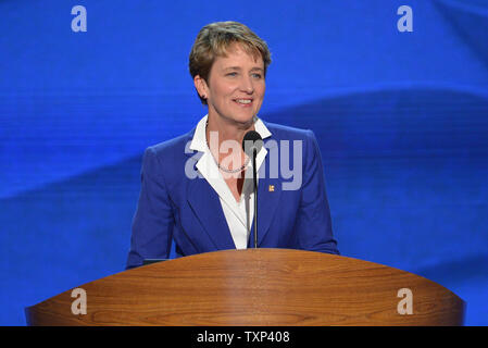 Mary Kay Henry, président international de l'Union internationale des employés de Service (SEIU) prend la parole à la Convention Nationale Démocratique à la Time Warner Cable Arena de Charlotte, Caroline du Nord le 4 septembre 2012. UPI/Kevin Dietsch Banque D'Images