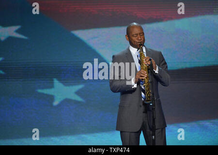 Branford Marsalis joue l'hymne national lors de la Convention Nationale Démocratique à la Time Warner Cable Arena de Charlotte, Caroline du Nord le 5 septembre 2012. UPI/Kevin Dietsch Banque D'Images