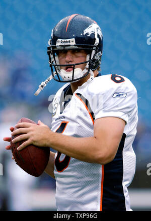 Denver Broncos quarterback Jay Cutler se réchauffe avant au Ralph Wilson Stadium in orchard Park, NEW YORK, le 9 septembre 2007. (Photo d'UPI/Ed Wolfstein) Banque D'Images