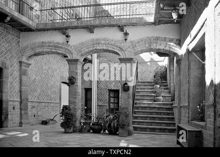 REAL DE CATORCE, SLP/MEXIQUE - NOV 18, 2002 : Intérieur de maison abandonnée. Banque D'Images