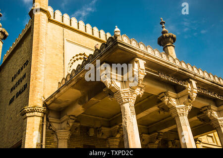 En regardant l'ancienne Brighton Pavillion Ray Boswell Banque D'Images