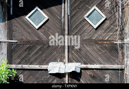 Vieille porte ressemble à un visage Banque D'Images