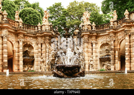 La fontaine Bain de nymphes en Zwinger à Dresde, Allemagne de l'Est Banque D'Images