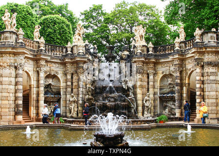 La fontaine Bain de nymphes en Zwinger à Dresde, Allemagne de l'Est Banque D'Images