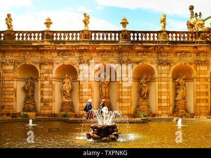 La fontaine Bain de nymphes en Zwinger à Dresde, Allemagne de l'Est Banque D'Images